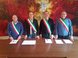 Da sinistra: Ferdinando Marchetti Sindaco di Montefelcino, Stefano Aguzzi Sindaco di Colli al Metauro, Angelo Vichi Sindaco di Mombaroccio e Elvino Del Bene Sindaco di Monteciccardo.