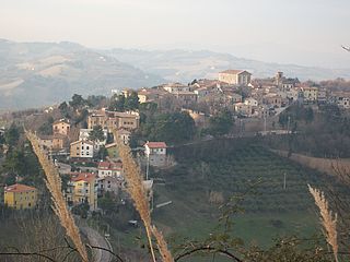 Il castello di Mombaroccio visto dal colle del Beato Sante